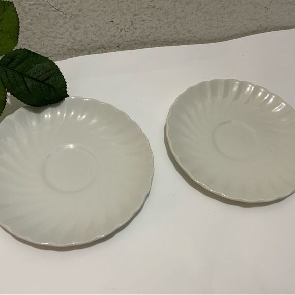 2 - Johnson Bros made in England Snowhite Regency Saucer - Picture 2 of 9